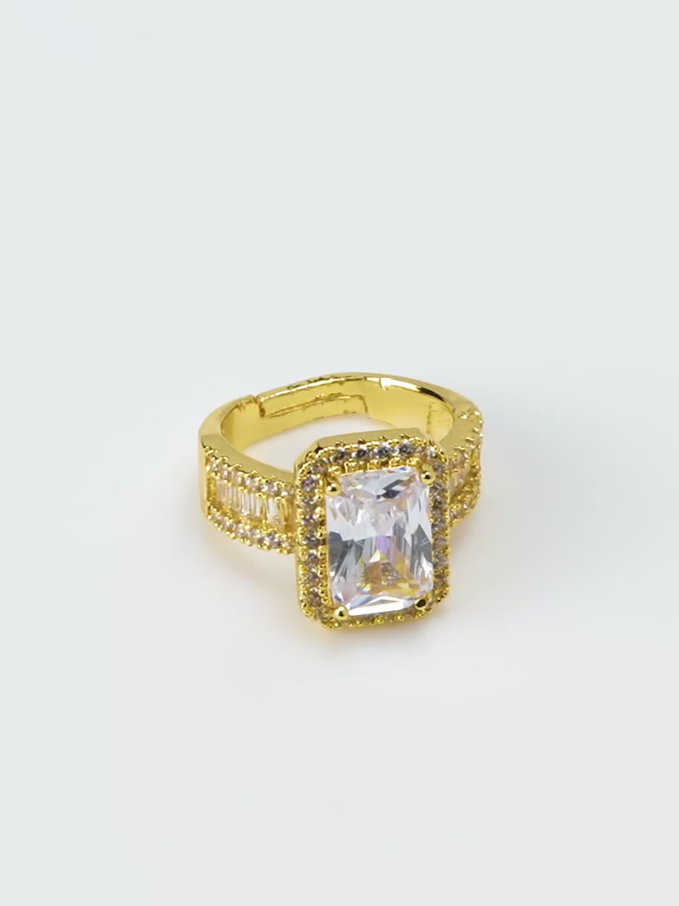 18K Gold Plated Emerald Halo Anti-Tarnish Waterproof Ring