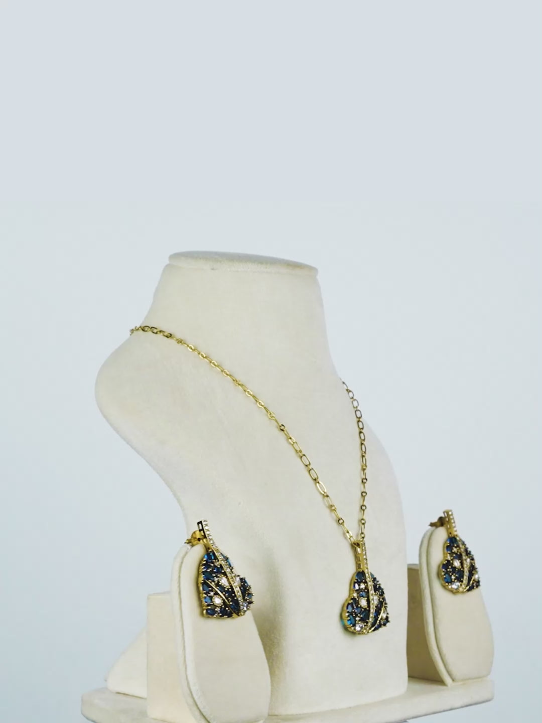 Aanura Green Leaf Pendant Necklace & Earrings