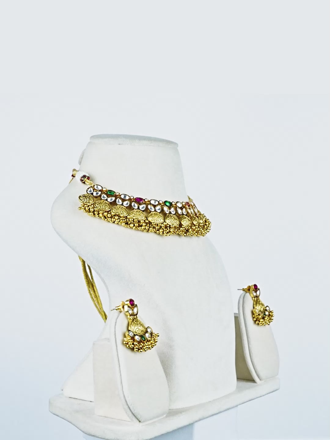 Aanura Antique Gold Kundan Choker Necklace Set